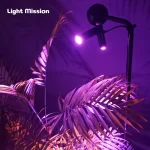 لامپ رشد گیاهی که تنظیم زاویه آن به دست شما براحتی انجام میشود