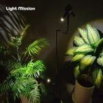 لامپ رشد گیاه لایت میژن زیبا منعطف در شکل مناسب رشد گیاهان آپارتمانی و نورپردازی و دکوراتیو محیط منازل فروشگاه ها و هتل ها که در این تصویر در بین دو گلدان به زیبایی تلفیقی از نور و سایه را تشکیل داده است